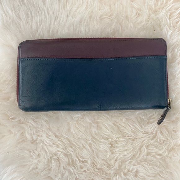 ROOTS Genuine Leather Zip Around Wallet - Picture 2 of 5